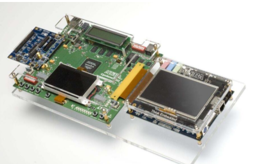 La differenza tra i modelli di sviluppo embedded e quelli per microcontrollori